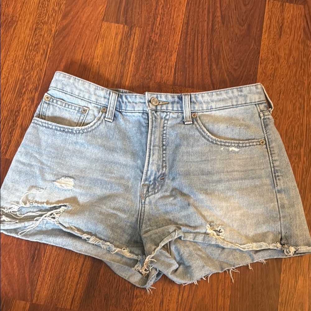 LUCKY-Light Blue Distressed denim short